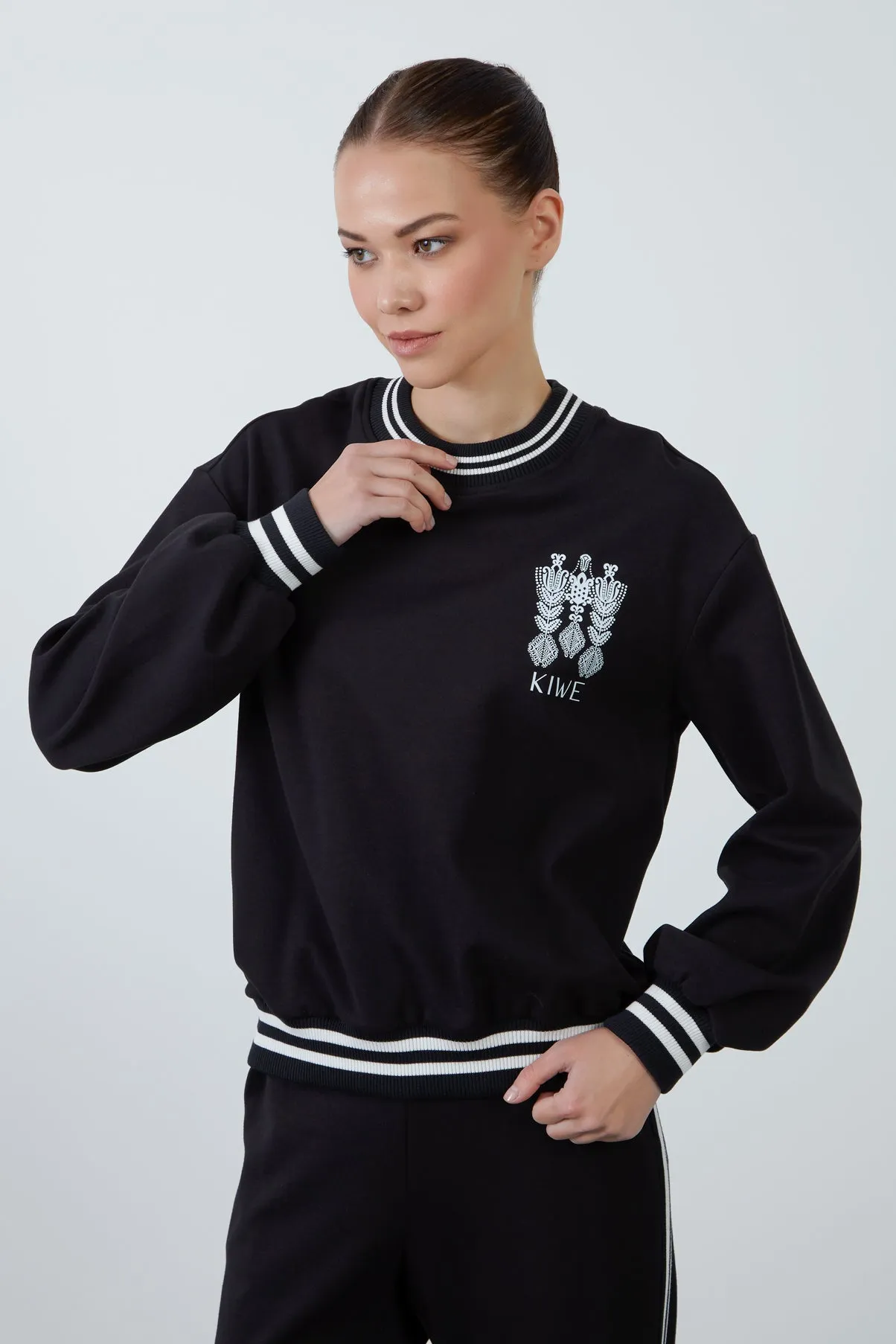 Relaxed Fit Gray Tracksuit Set with Cargo Pants