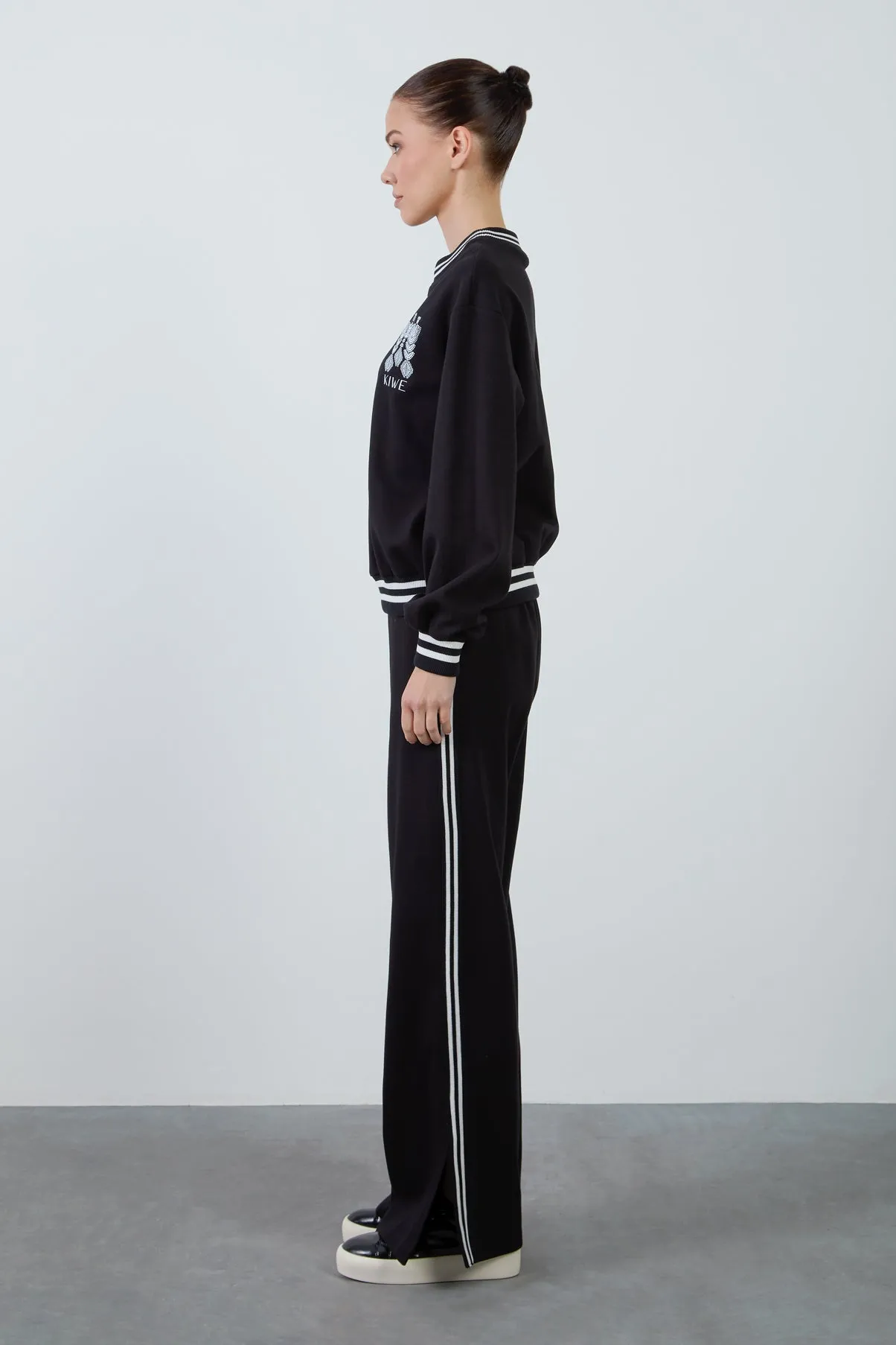 Relaxed Fit Gray Tracksuit Set with Cargo Pants
