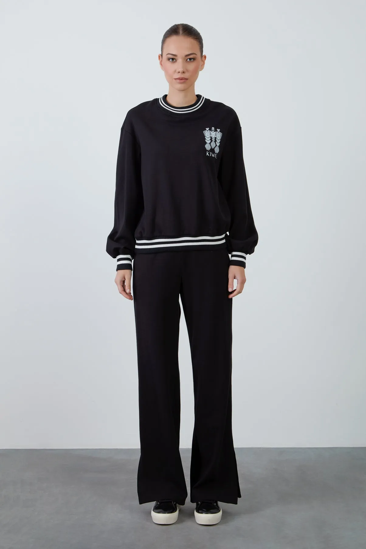 Relaxed Fit Gray Tracksuit Set with Cargo Pants
