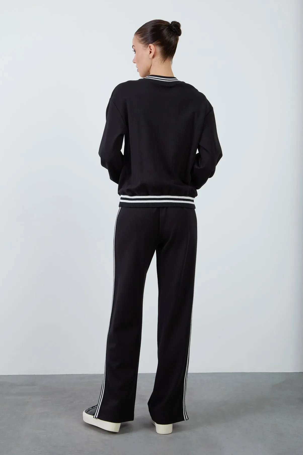 Relaxed Fit Gray Tracksuit Set with Cargo Pants