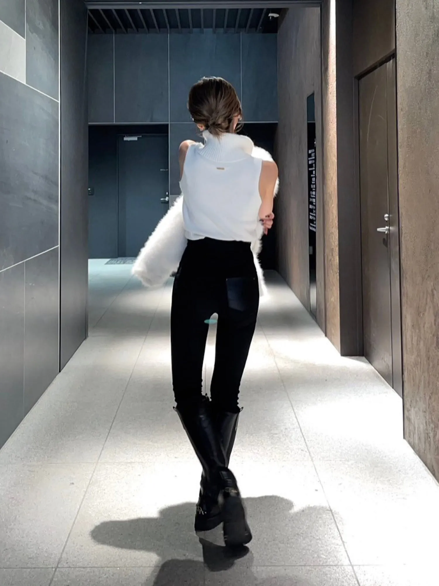 Turtleneck sleeveless knit tops