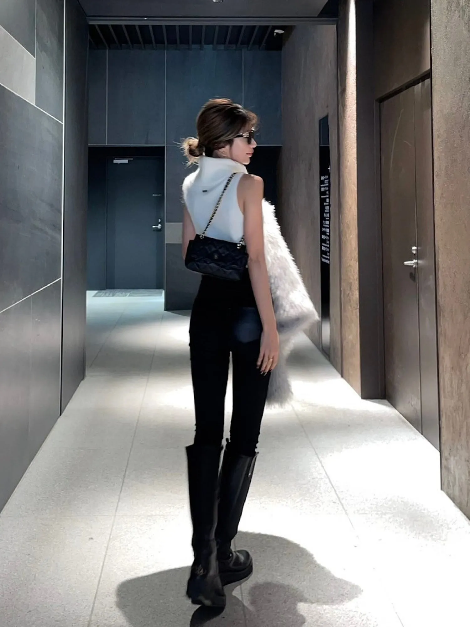 Turtleneck sleeveless knit tops