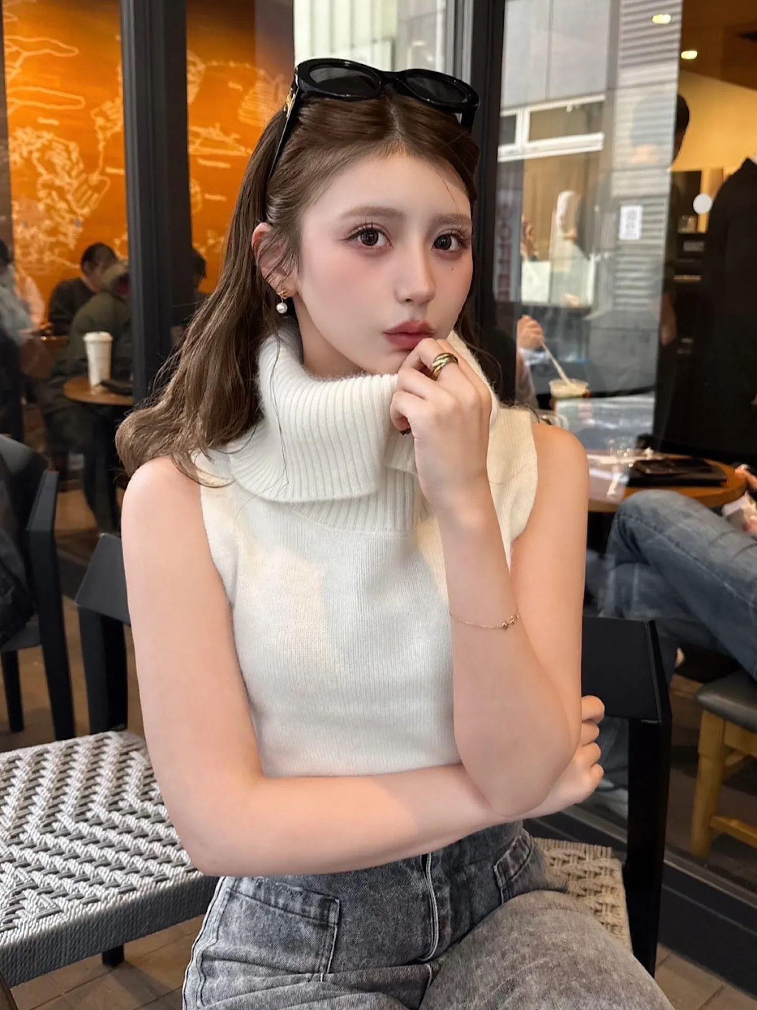 Turtleneck sleeveless knit tops
